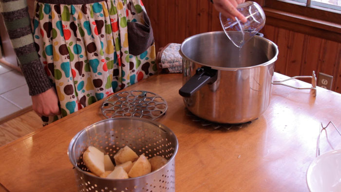 how-to-make-mashed-potatoes steamer basket